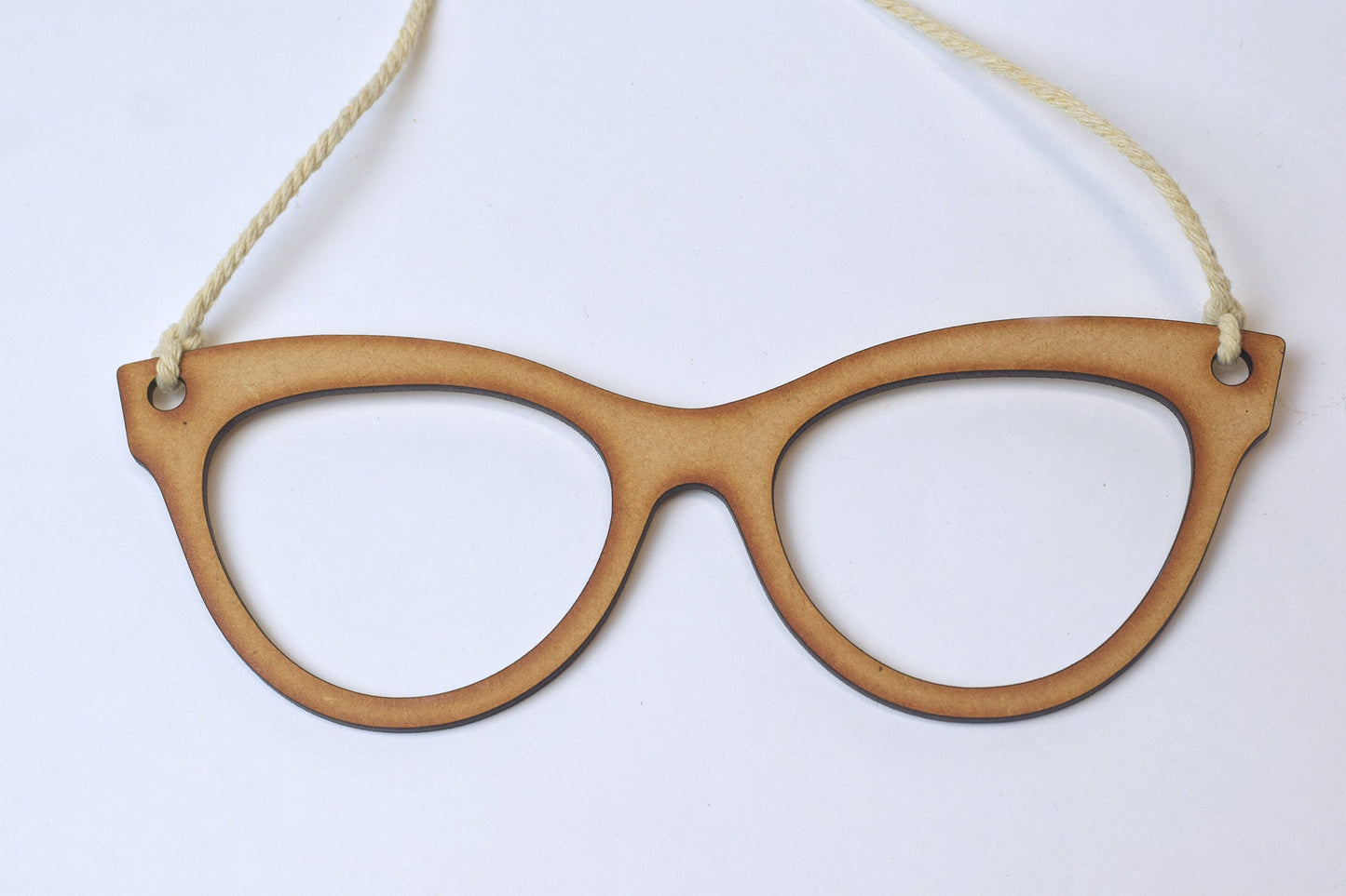 Single glasses wall hanging, optometry decor, glasses macrame, optometrist, Optometry gift, glasses decor, eye doctor decor, eye decor